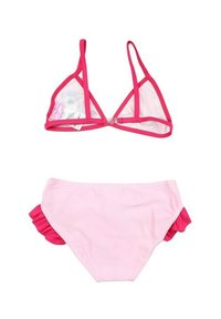 Ensemble de bikini deux pièces comprenant un bralet triangulaire en matériau transparent avec des bordures roses et un bas assorti rose avec des accents froncés.