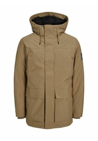 Kaki vattentät jacka med huva, frontdragkedja, två stora framfickor och svart foder inuti. Har justerbara dragsnören.