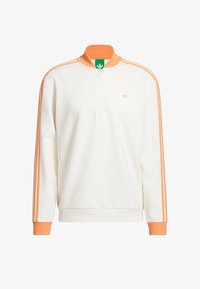 Ej vald, chalk white dusky orange