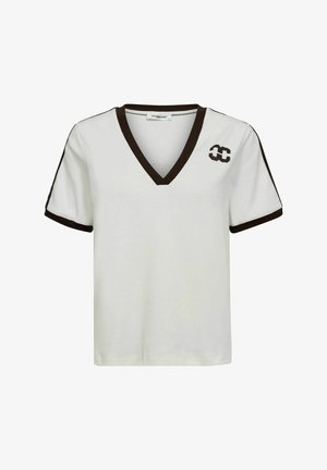 Bijela kratka majica s kratkim rukavima i V-izrezom, s smešnim detaljima, koja ima logo na prednjem delu i kontrastnu šavnicu duž rukava.