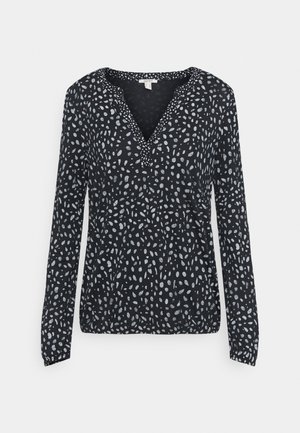 Blouse noire à manches longues avec un col en V, présentant un motif dispersé blanc et gris. Confectionnée dans un tissu léger et texturé.