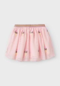 Jupe en tulle rose avec une ceinture scintillante, présentant des motifs de cônes de glace brodés dans des tons de rose, gris et marron.