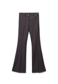 Ausgestellte Hosen aus dunkelgrauem Stoff, mit einer glatten Oberfläche, vorne mit Bügelfalten und einem Reißverschluss mit einem einzelnen Knopf.