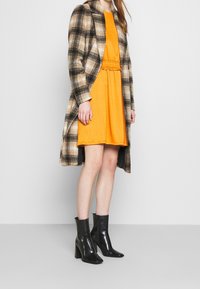 VILA Denní šaty - yellow