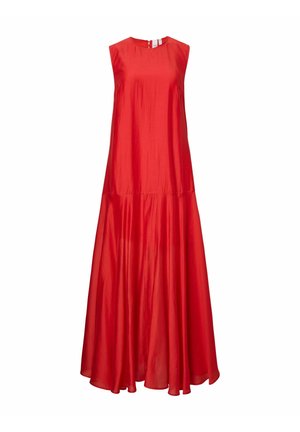 Vestito rosso senza maniche, lungo fino a terra, con collo alto e gonna leggermente arricciata per una silhouette fluida.