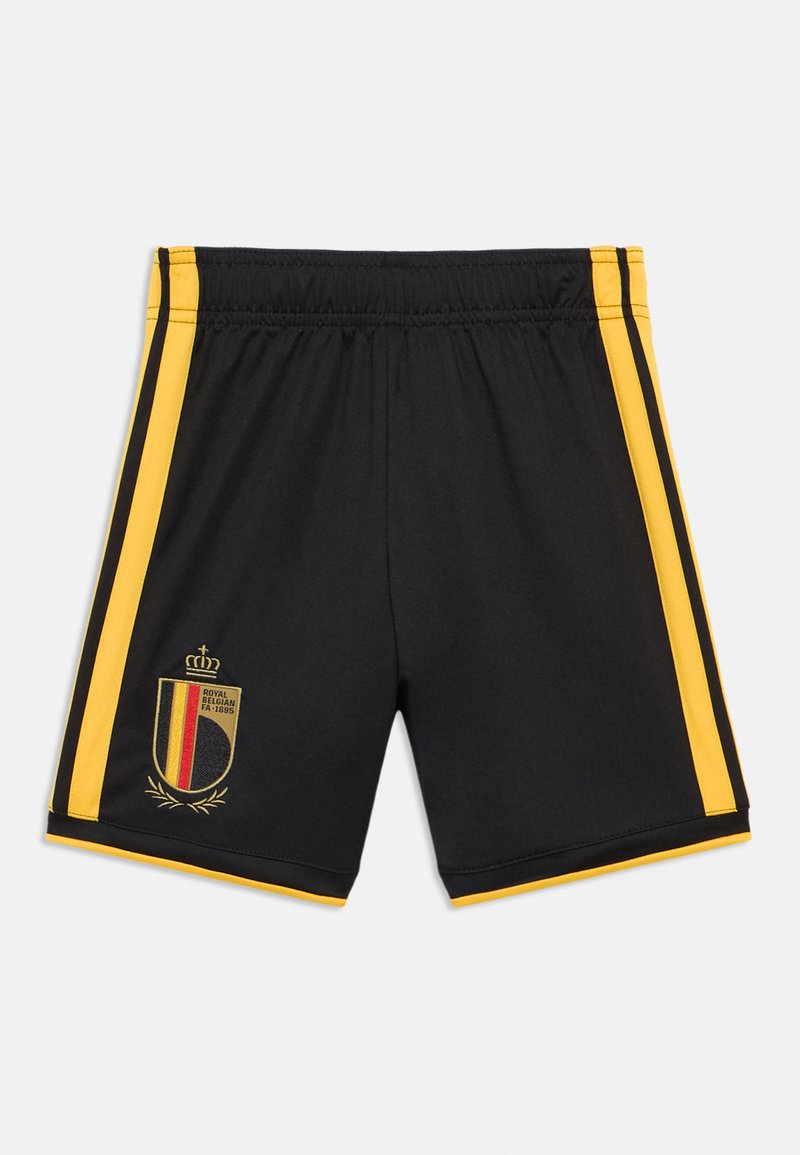 Melni sporta šorti ar dzeltenām sānu svītrām, uz kuriem attēlots ģerbonis ar kroni un tekstu "Royal Belgian FA 1895". Izgatavoti no elastīga materi�āla.