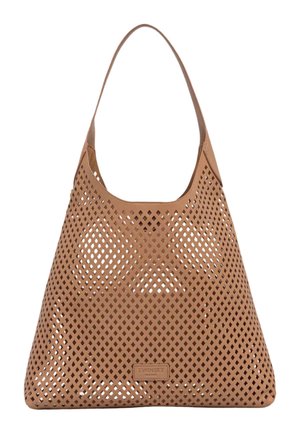 Borsa tote in pelle marrone chiaro con ritagli a forma di diamante e una singola tracolla, con una piccola etichetta rettangolare del marchio.
