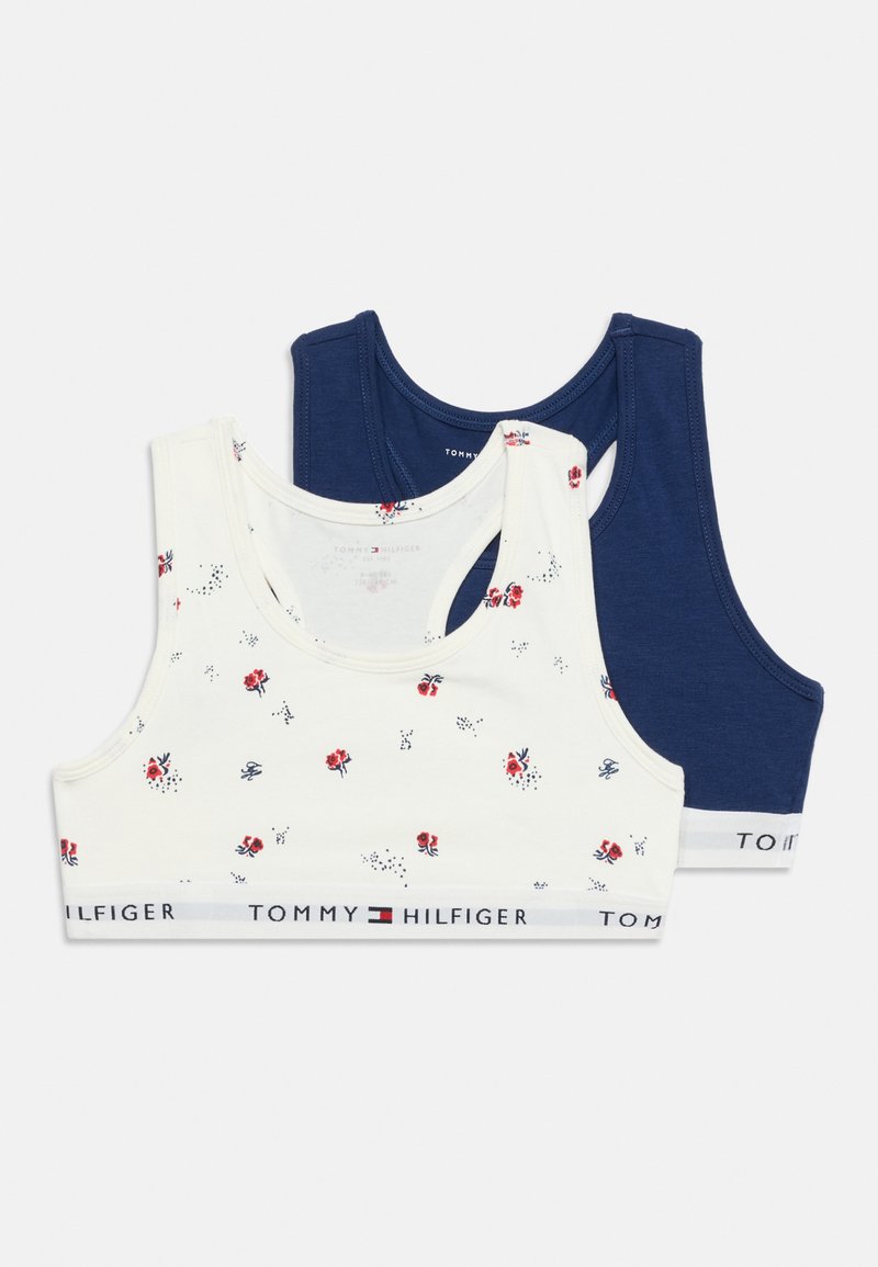 To Tommy Hilfiger sportstopper, en i ensfarget marineblå og en hvit med små røde blomstertrykk, begge med elastiske bånd med merke.