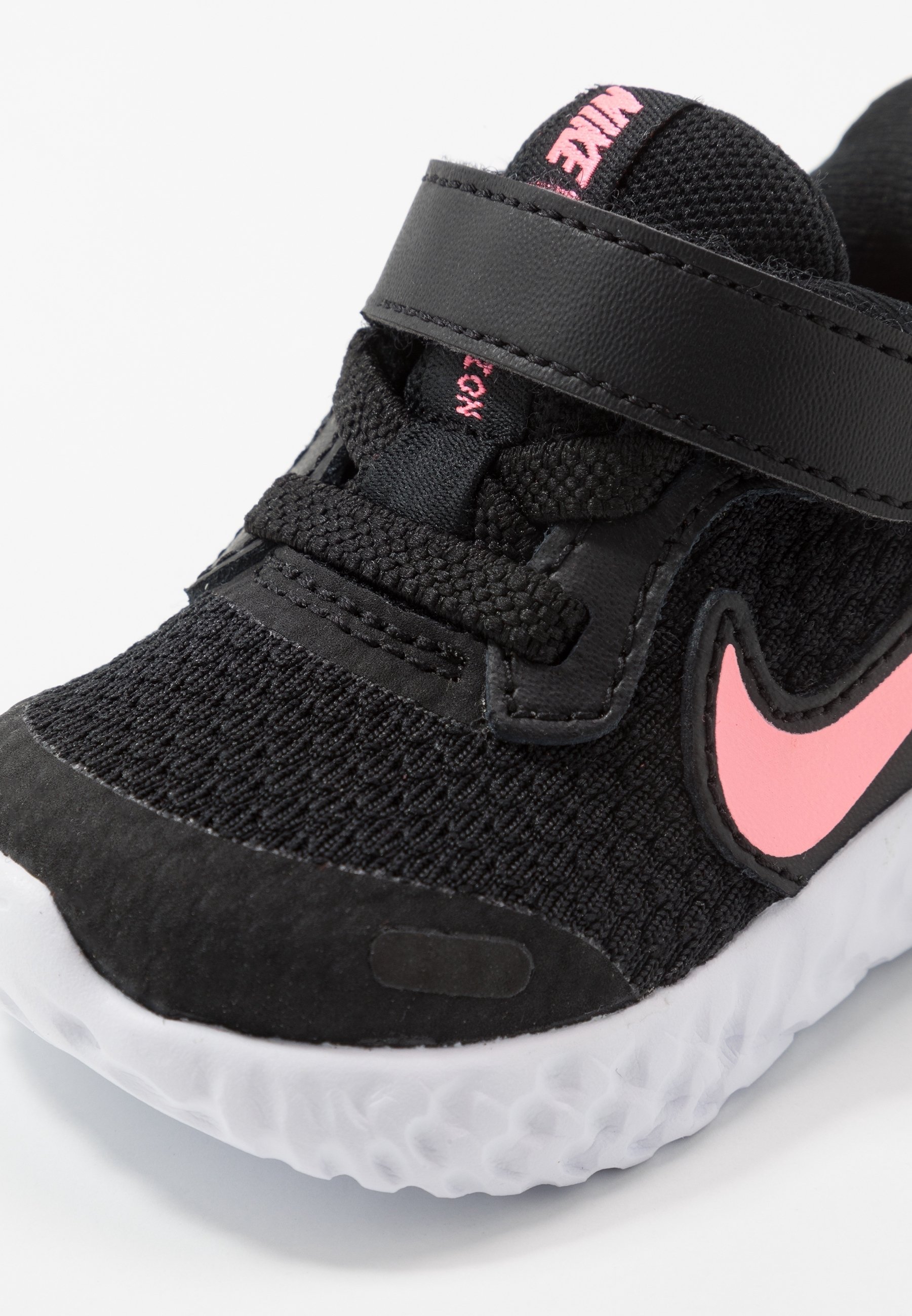 nike revolution 5 black sunset pulse