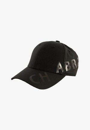 Casquette de baseball noire à visière incurvée, présentant des lettres partielles brillantes "CH ABRA" sur les panneaux avant et latéraux.