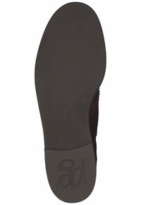Suela de zapato de goma negra con una superficie texturizada, que presenta una impresión de logo y un borde ligeramente elevado. Acabado suave con un diseño antideslizante.