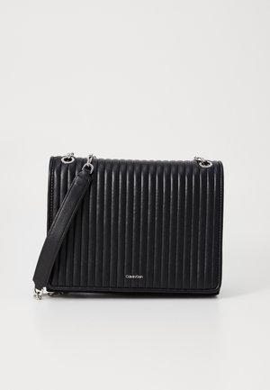 MINI LINE QUILT SHOULDER BAG - Ručna torba - black
