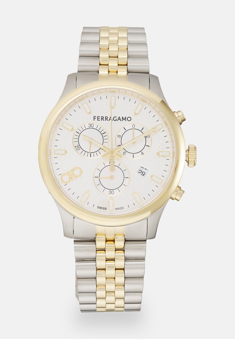 Reloj cronógrafo en plata y oro con un dial texturizado blanco, tres subdiales, ventana de fecha y una pulsera de acero inoxidable.