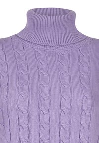 Lavendel Kabelstrick Rollkragenpullover mit geripptem Kragen und vertikalem Zopfmuster.