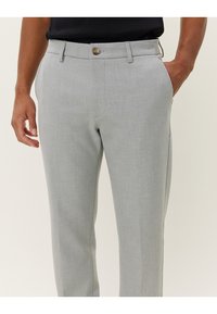 Grey tailored trousers made of textured fabric, featuring a button closure, belt loops, and side pockets. Slim fit cut and straight leg design.