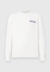 Bílá dlouhá mikina s kulatým výstřihem a dlouhým rukávem, s malým textem "1985 Tommy Jeans" a pruhovaným logem na levé straně hrudi a drobnou logovou etiketou na manžetě levého rukávu.