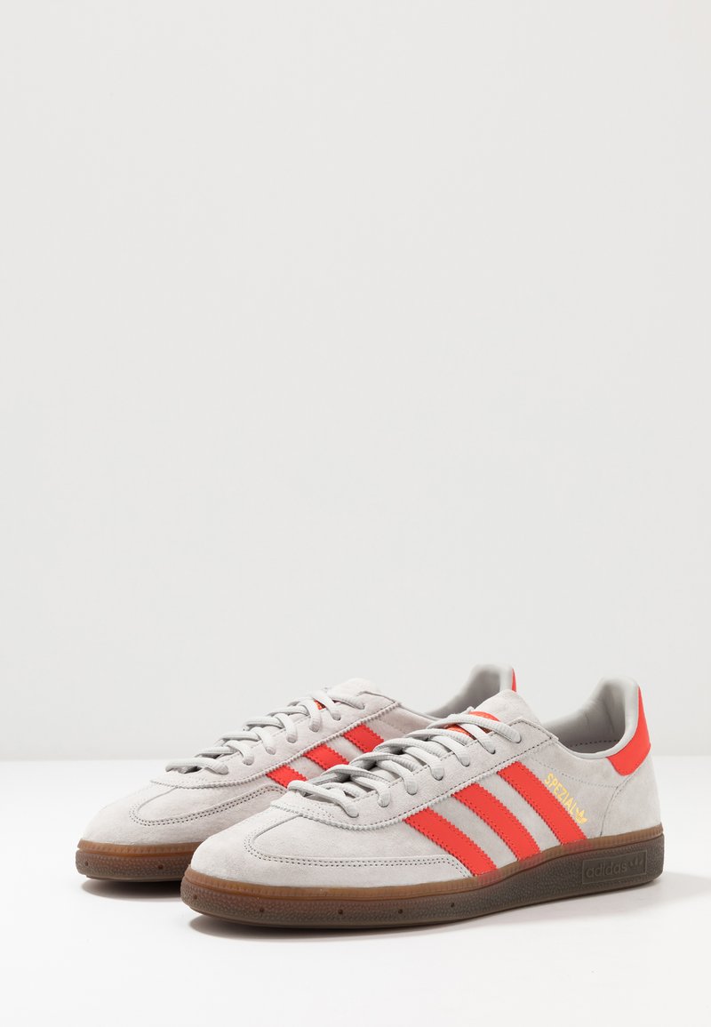 Handball Spezial Sneakers aus Veloursleder mit Lederbesatz von ADIDAS  ORIGINALS für Herren