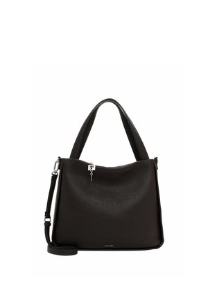 Sac à main en cuir noir texturé avec doubles poignées, bandoulière amovible et petit pendentif logo argenté sur fond blanc.