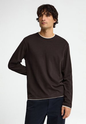 Polo Club, T-SHIRT MAN MOMO LONG SLEEVE LOOSE FIT - Camiseta de manga larga - dark chocolate