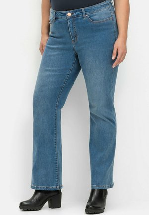 Sheego STRETCH- MIT BODYFORMING-EFFEKT - Bootcut jeans - blue denim