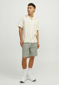 Jack & Jones Shorts - deep lichen green