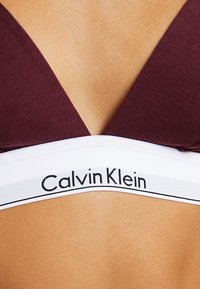 Calvin Klein Underwear UNLINED TRIANGLE ICON COTTON MODAL - Sutiã triangular - deep maroon/white