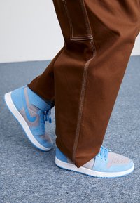 Ej vald, cement grey/white/university blue