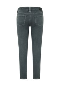 Jeans de denim gris con corte slim, que presentan una cinturilla de altura media, dos bolsillos traseros y detalles de costura sutiles. Sin desgaste visible.