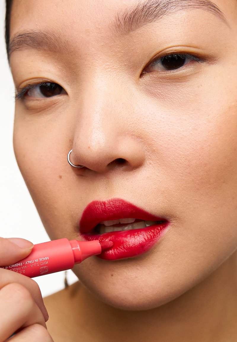 KIKO Milano - LONG LASTING COLOUR LIP MARKER - Lip liner - 110 magenta pink, Enlarge
