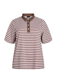 Polo rayé en marron, rose et crème avec un col, comportant trois boutons et des manches courtes. Texture de tissu douce.