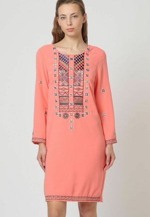 BORDADO - Vestido informal - coral
