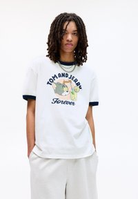 PULL&BEAR TOM & JERRY - Triko s potiskem - white