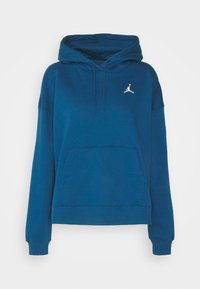 Sweat à capuche bleu avec poche kangourou à l'avant et petit logo Jumpman blanc sur le côté gauche de la poitrine, conçu pour un usage décontracté.