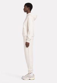 Reebok FRENCH - Majica s kapuljačom - chamel