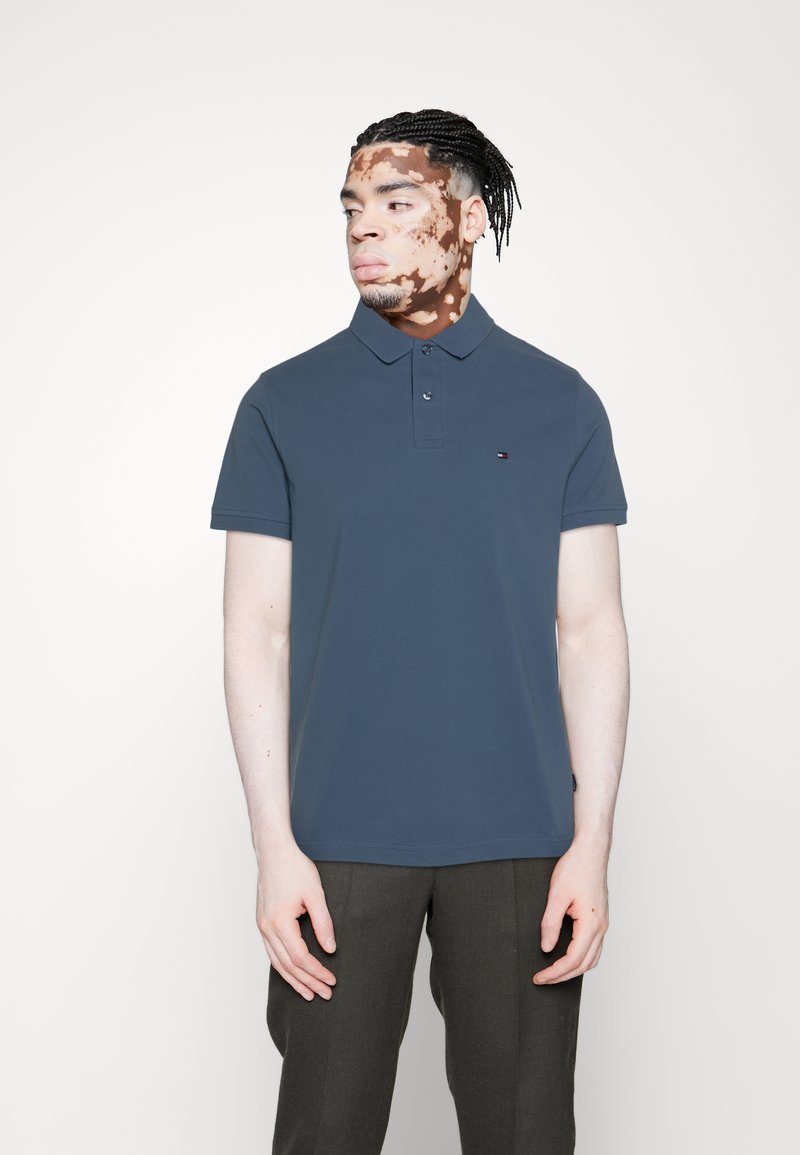 Tommy Hilfiger FLAG UNDER PLACKET REG Polo shirt blue coast/blue