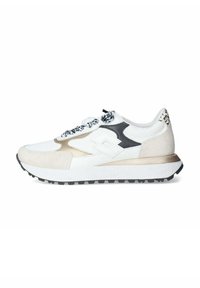 Sneakers con una toma superiore in rete bianca, accenti in suede, dettagli dorati, suola testurizzata e lacci a fantasia. Presentano un logo nero a contrasto.