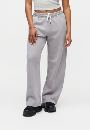 - Spodnie treningowe