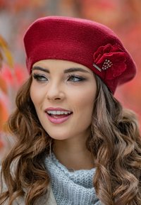 Vivisence Căciulă - red