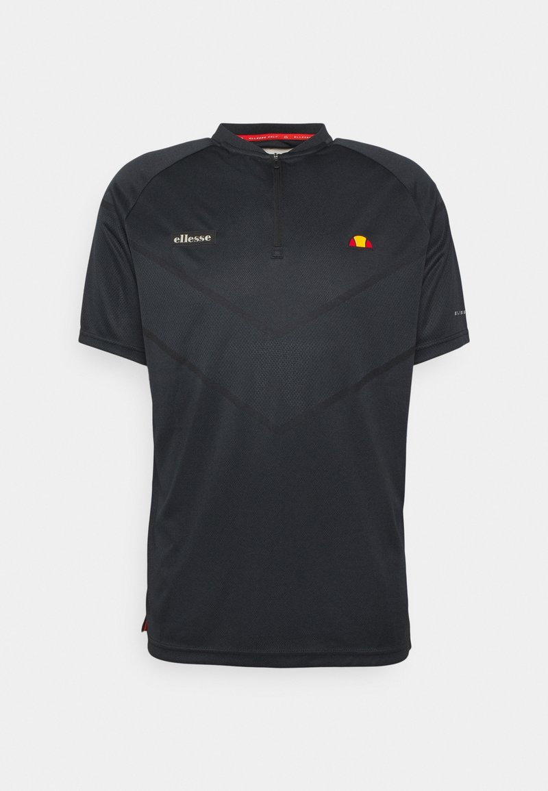 Polo à manches courtes noir avec un col à demi-fermeture éclair, présentant une texture en maille, un motif en chevrons diagonaux, et des accents de logo en rouge.