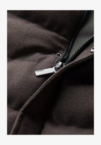 Ausgewählt, dark olive