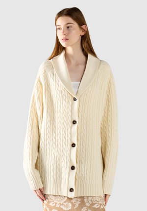 Glamorous, CABLE KNIT CARDIGAN - Chaqueta de punto - cream