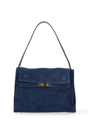 Borsa in pelle scamosciata blu navy con tracolla curva e chiusura a vite color oro sulla patta frontale.