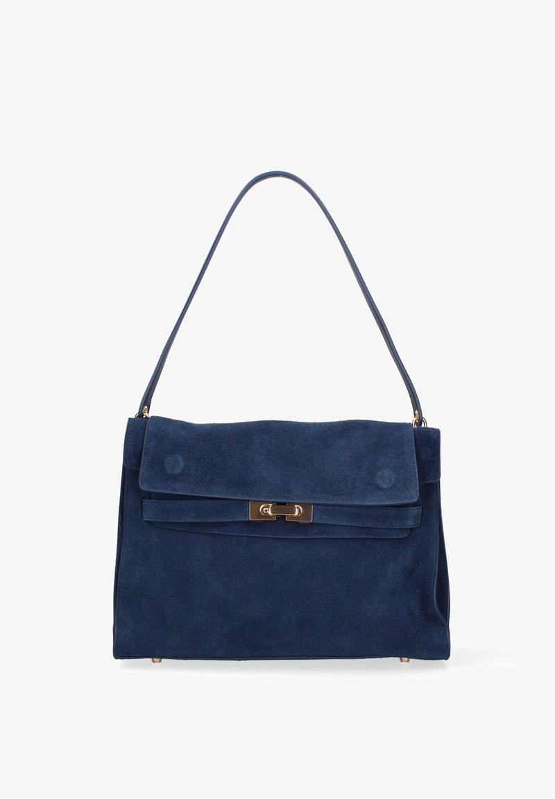 Navyblaue Wildleder-Handtasche mit geschwungenem Schulterriemen und goldfarbenem Drehverschluss an der Vorderklappe.