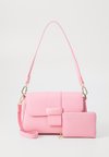 FLAP CROSSOVER BAG - Sac à main - peony