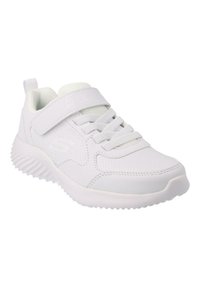 Chaussure de sport blanche avec un dessus synthétique lisse, fermeture à lacets et Velcro, semelle rembourrée et semelle extérieure texturée pour l'adhérence.
