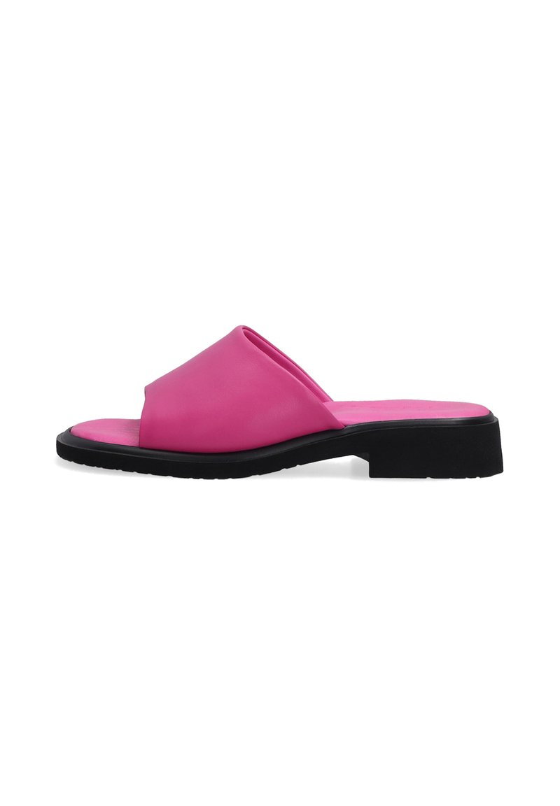 Roze synthetische slipper met een open teenontwerp, een zachte bovenkant en een zwarte rubberen zool. Heeft een lage, licht gecushioneerde hak.