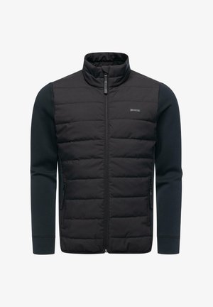 Sort oppustet vest med høj krave og blå ærmer i lang længde. Har lynlåslommer foran og et tekstureret quiltet mønster på kroppen.