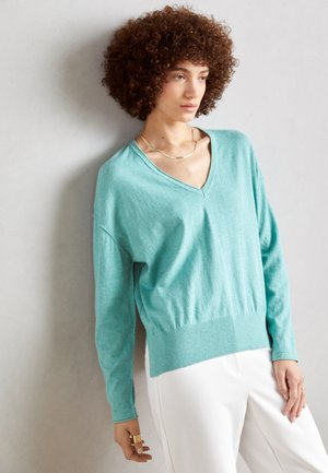 V NECK - Strickpullover - wasabi