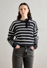 Scotch & Soda STRIPE TIE NECK - Strickpullover - sky captain