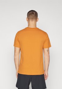 Nike Performance CREW SOLID - T-skjorte til trening - monarch